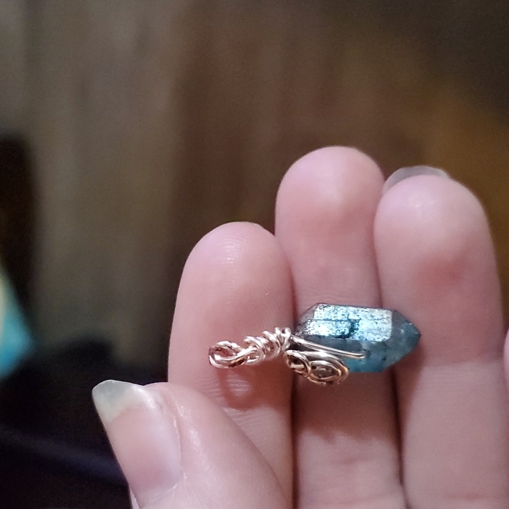 Aqua aura pendy